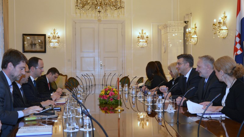 Predsjednik Vlade Plenković s ministrom vanjskih poslova Albanije 